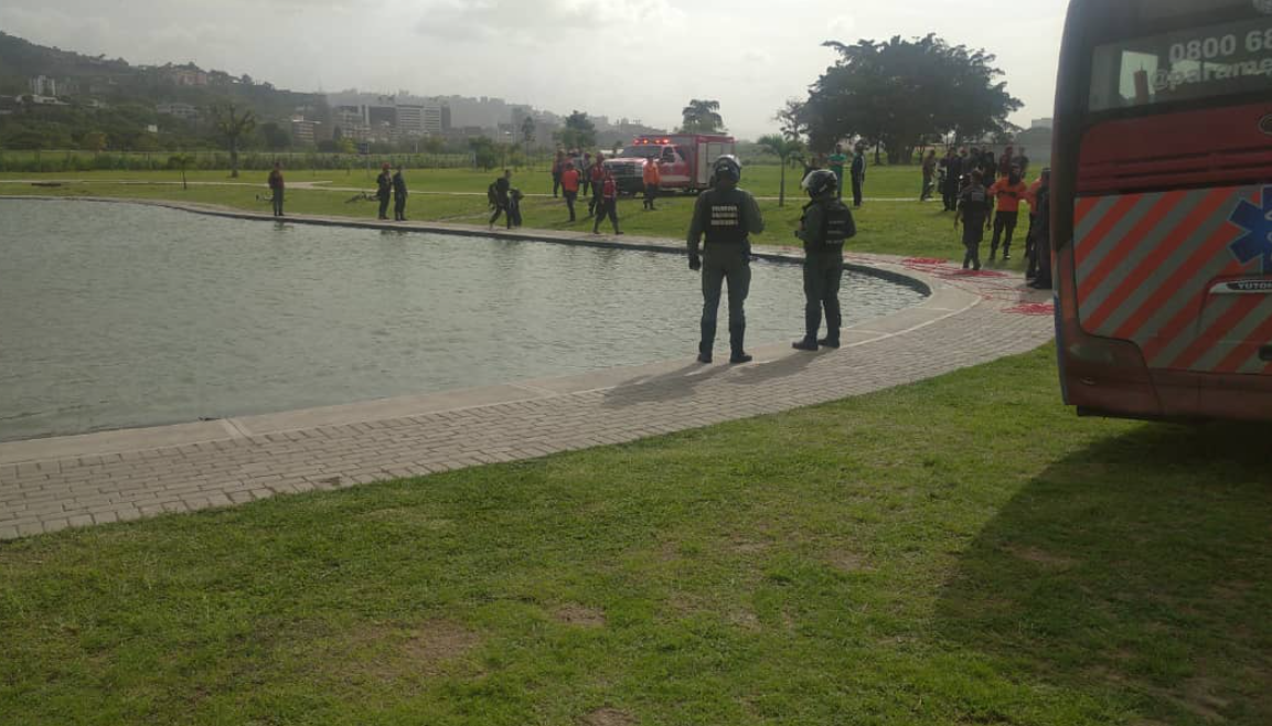 Tragedia en Parque La Carlota: Adolescente murió ahogado tras sumergirse en el lago