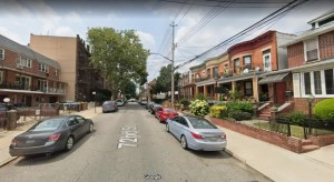 Vecinos quedaron traumatizados al ver a hombre arrojar cadáver frente a una casa en Brooklyn