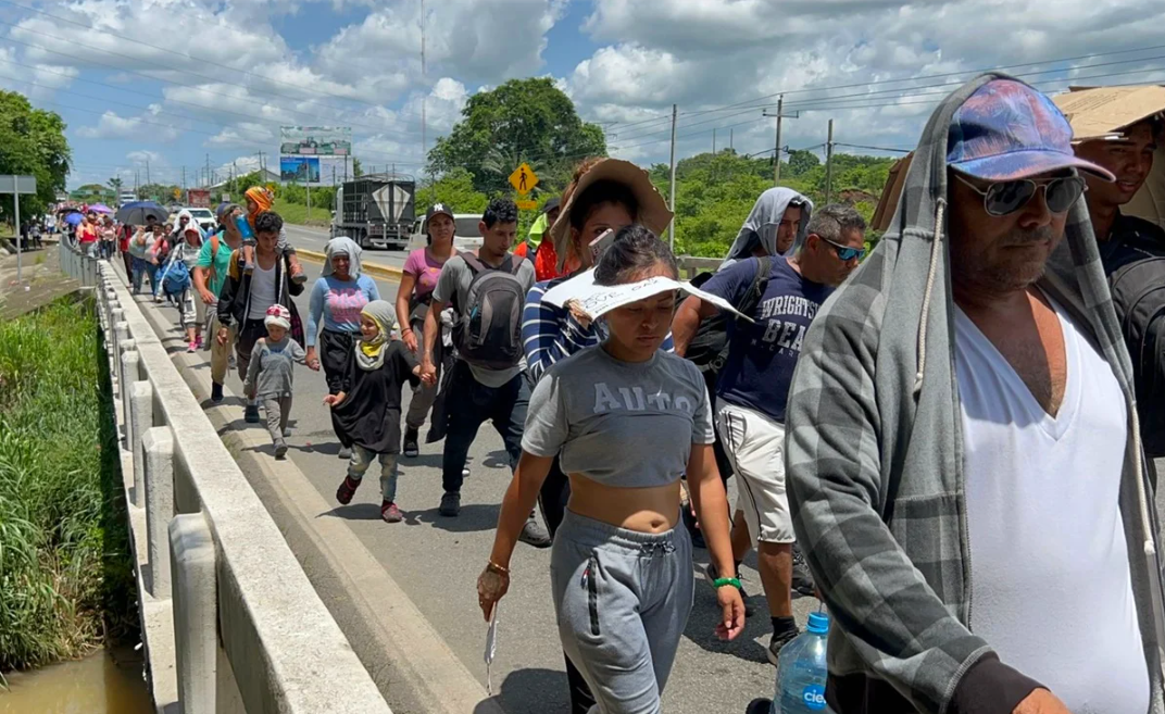 Al grito de “sí se puede”, más de cuatro mil migrantes en México partieron en caravana organizada por venezolanos