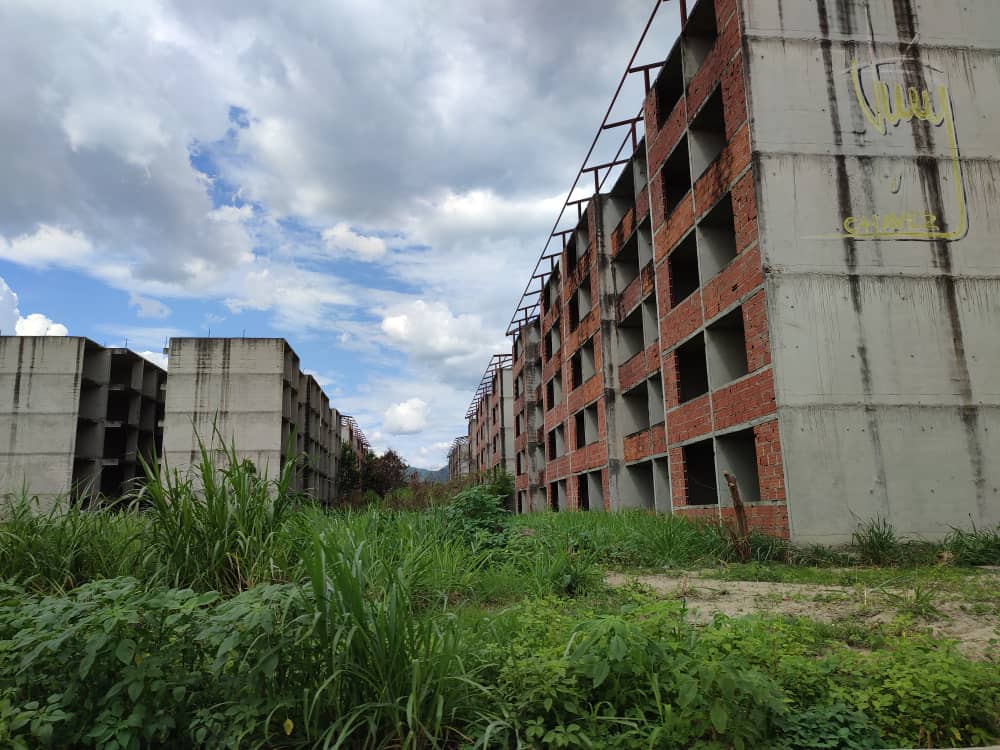 Seis años llevan las obras inconclusas en urbanismo Antonio Ricaurte en Maracay