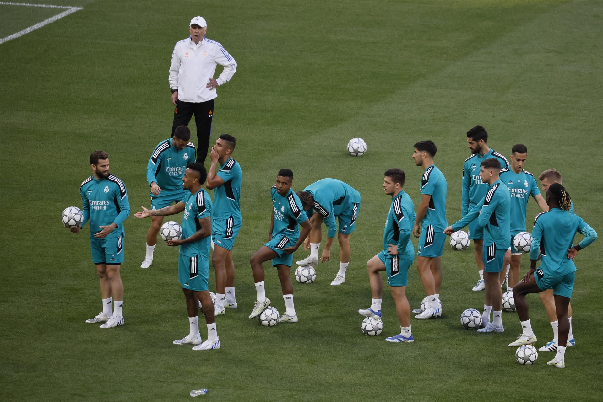 El Real Madrid se entrena en Los Ángeles con Benzema ya en el grupo