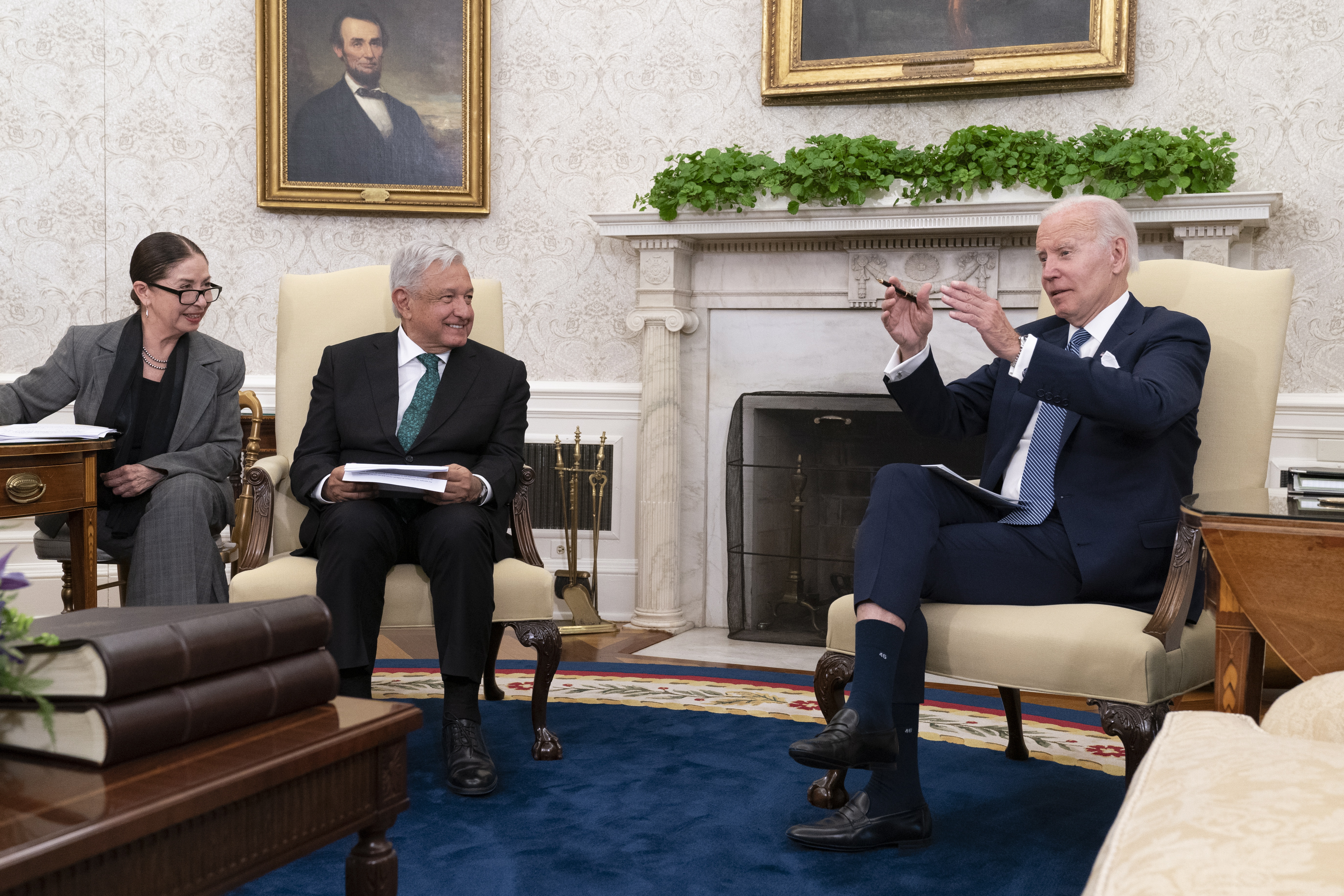 López Obrador pide a Biden más visas de trabajo para migrantes