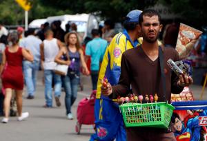 El comercio informal se convirtió en la principal fuente de empleo para venezolanos en Colombia