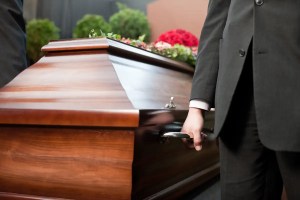 Insólito: Sexagenario fingió su muerte para ver quién acudía al funeral