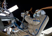 “¡Oleg, deja todo y vuelve!”, así se vivió el drama ruso en medio de una caminata espacial (VIDEO)