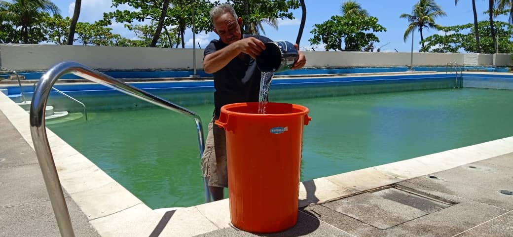 Recurren al agua de piscinas para aseo del hogar en urbanizaciones al Este de Margarita