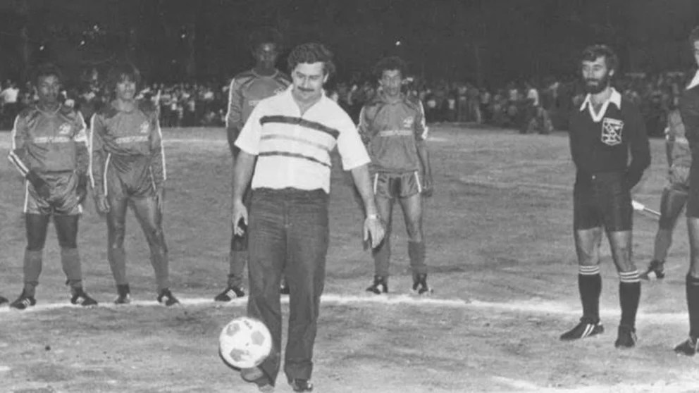 Las historias del sangriento reinado de Pablo Escobar en el fútbol: del secuestro y hasta asesinato de árbitros