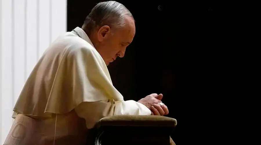 El papa Francisco pide rezar por los más de 40 migrantes muertos en la costa de Italia
