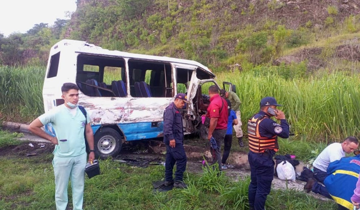 Volcamiento de un autobús dejó al menos seis heridos en Carabobo