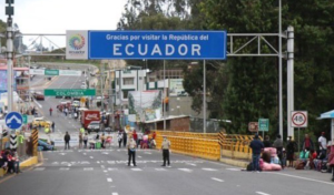 Horrible acto de xenofobia: Ecuatoriano escupió a una migrante venezolana (Video)