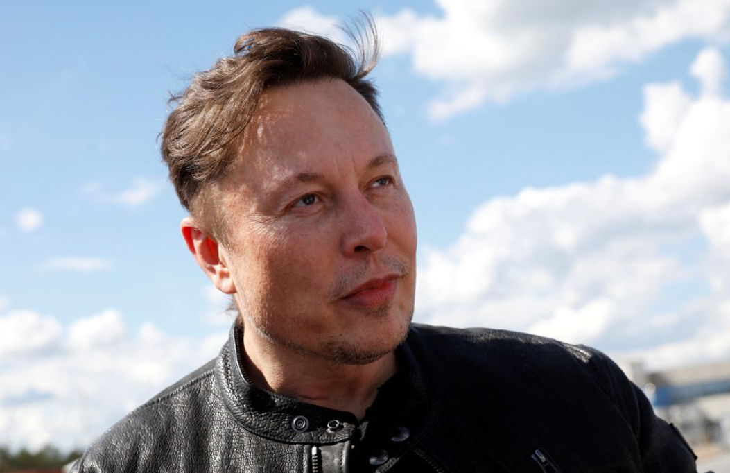 Elon Musk pide más bebés y más petróleo