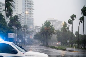 Después de sacudir a Florida, Ian vuelve a convertirse en huracán