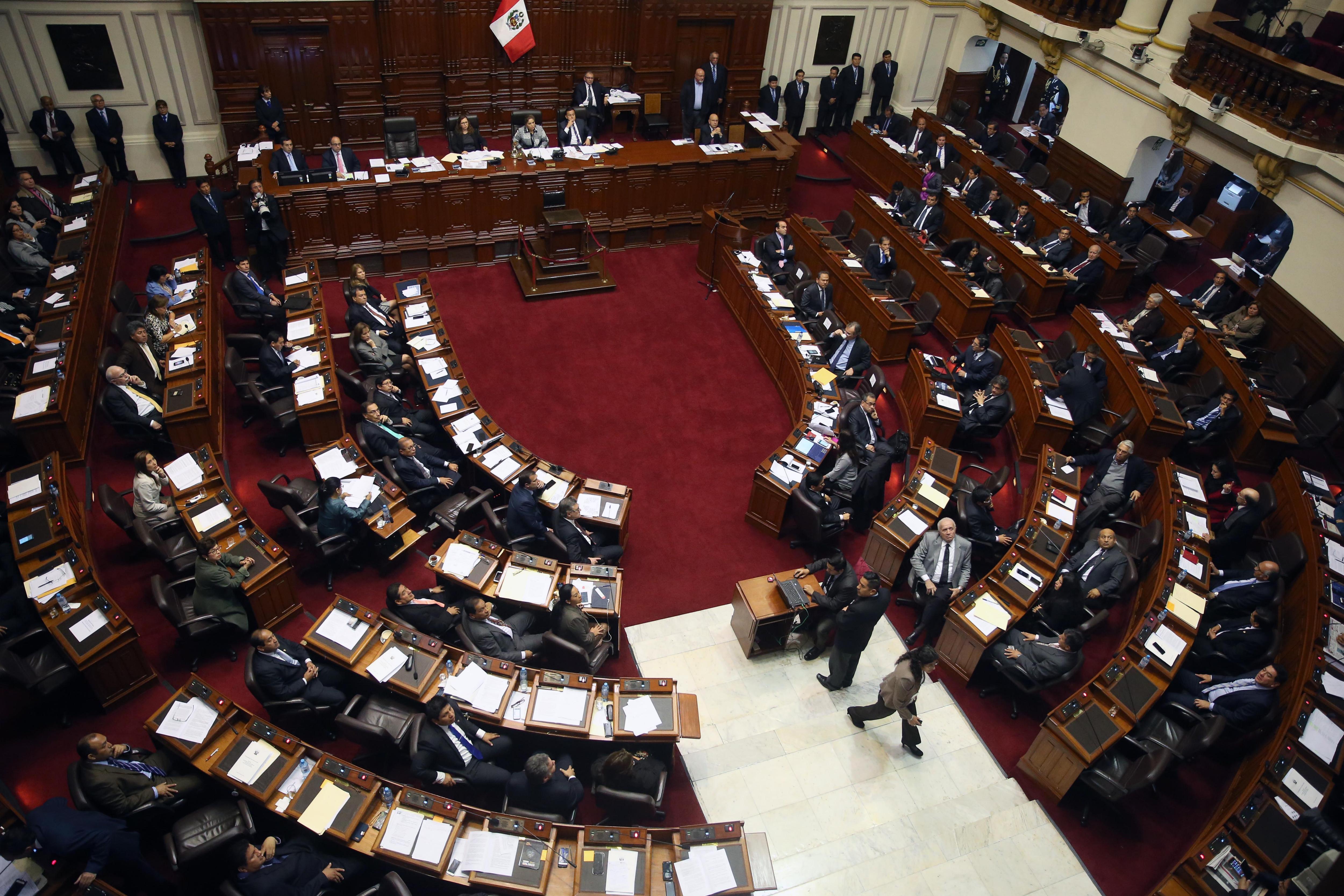 Congreso de Perú aprueba adelanto de elecciones para abril de 2024