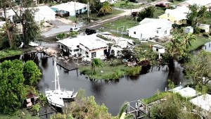 Desde un dron: Así quedó devastada una localidad de Florida por el paso del huracán Ian