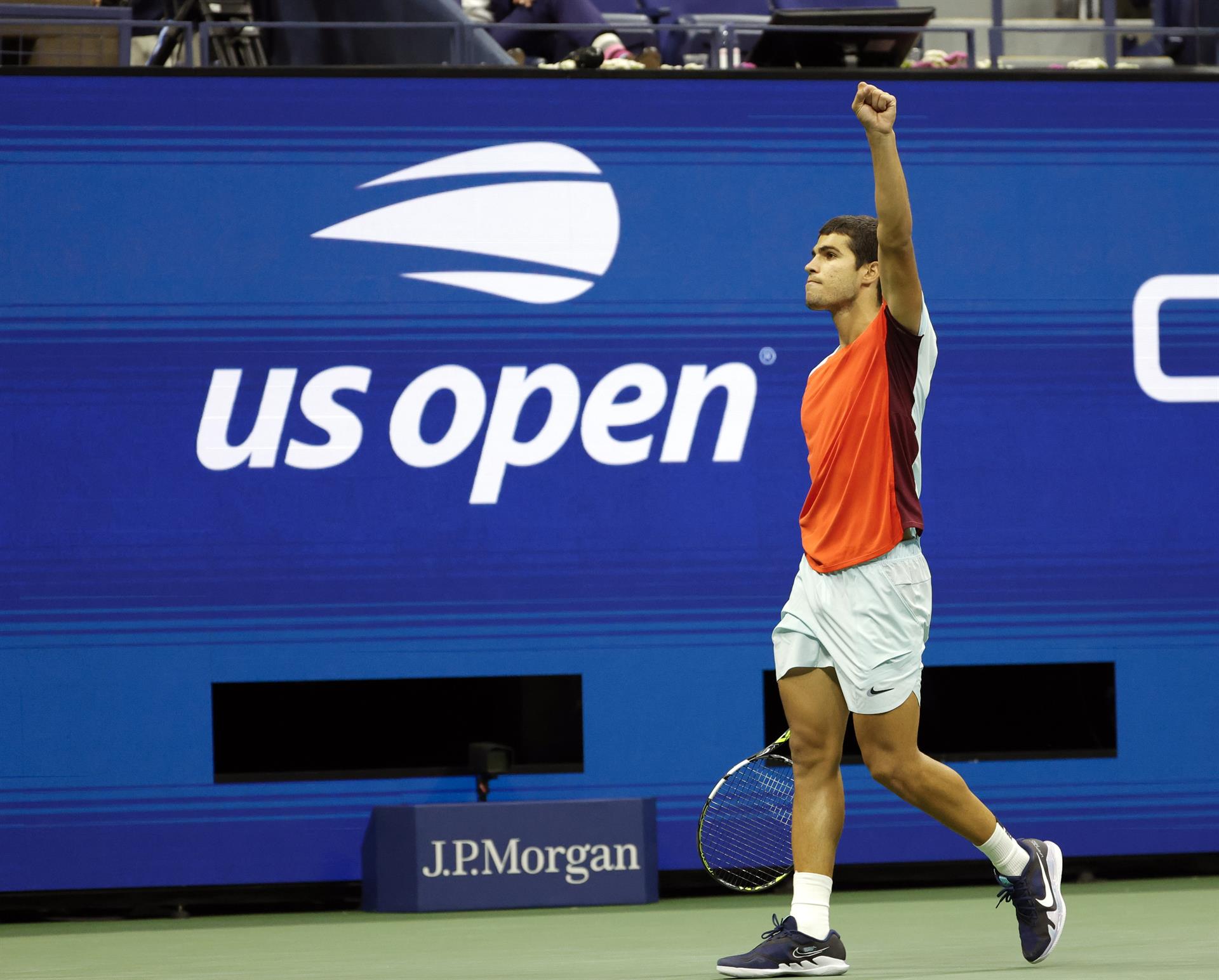 Alcaraz gana a Sinner en un partido histórico y pasa a semifinales del US Open
