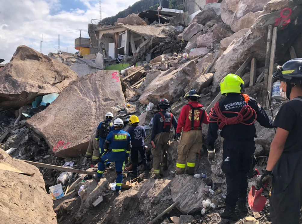 Al menos un muerto y tres heridos al desplomarse un edificio en Brasil
