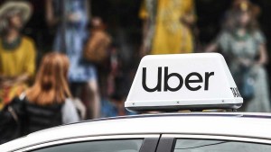 El terror de una pasajera de Uber en Miami cuando conductor desnudo amenazó con violarla y matarla