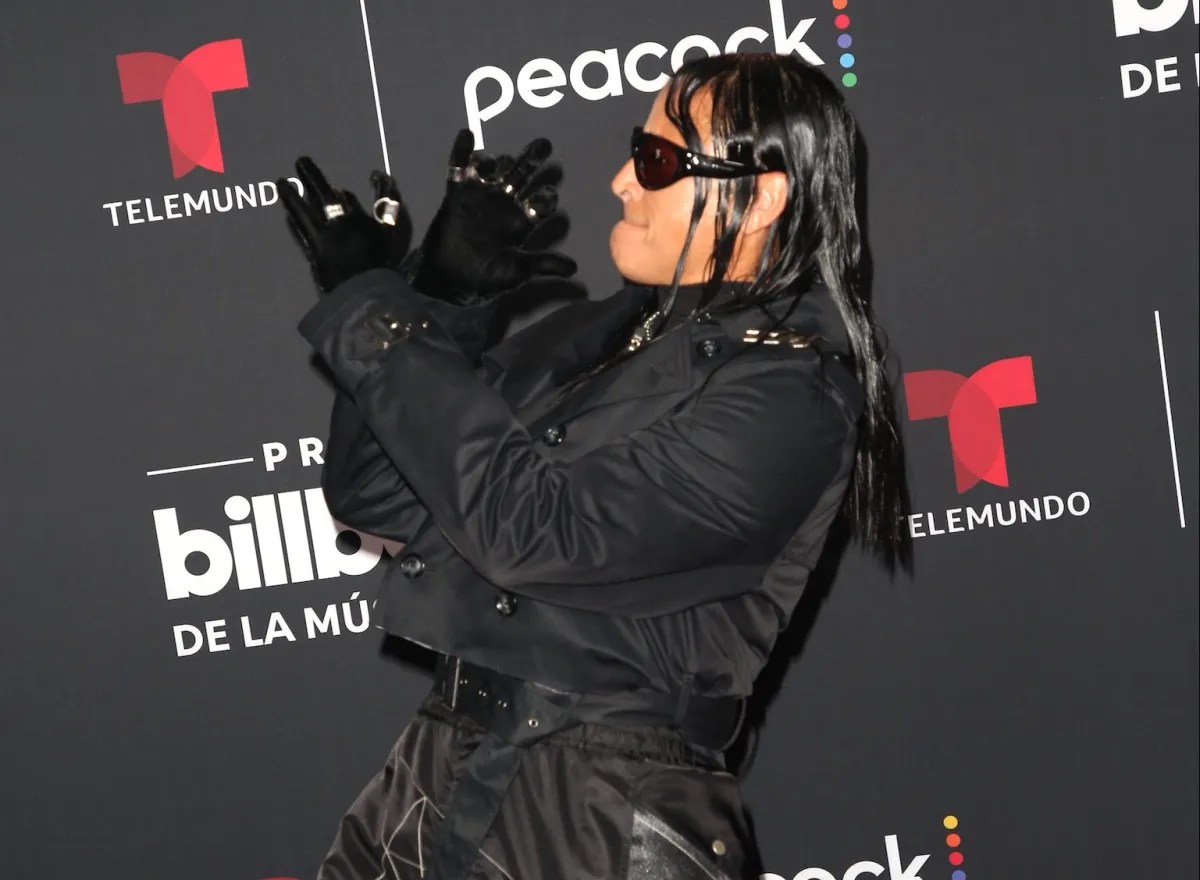 El homenaje de Elvis Crespo a Bad Bunny en los Billboard 2022 (VIDEO)