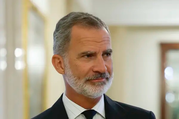 Rey Felipe VI de España llega a Brasil para la investidura de Lula