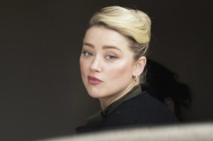 VIRAL: Amber Heard reaparece en público de una forma bastante inusual (VIDEO)