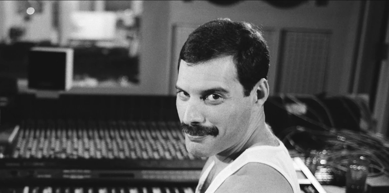 Subastarán objetos emblemáticos de colección privada de Freddie Mercury