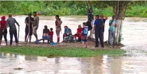Angustia en el río Bravo: 22 venezolanos están atrapados en un islote en su intento de llegar a EEUU (VIDEO)