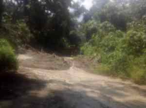 Fuertes lluvias colapsaron la vía hacia varias comunidades de Calderas en Barinas (FOTO)