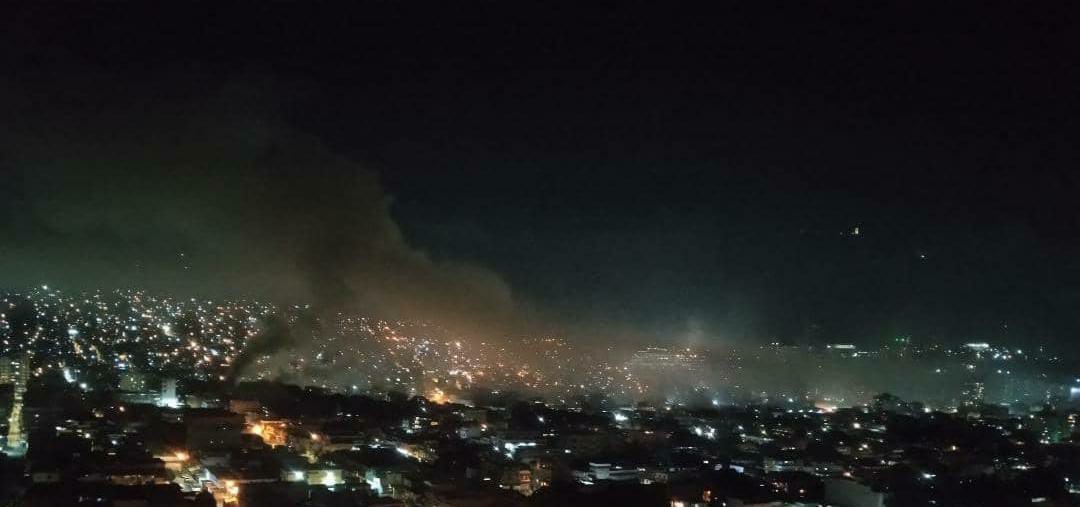 IMÁGENES: Fuerte incendio se registró en la avenida principal de El Cementerio este #20Sep