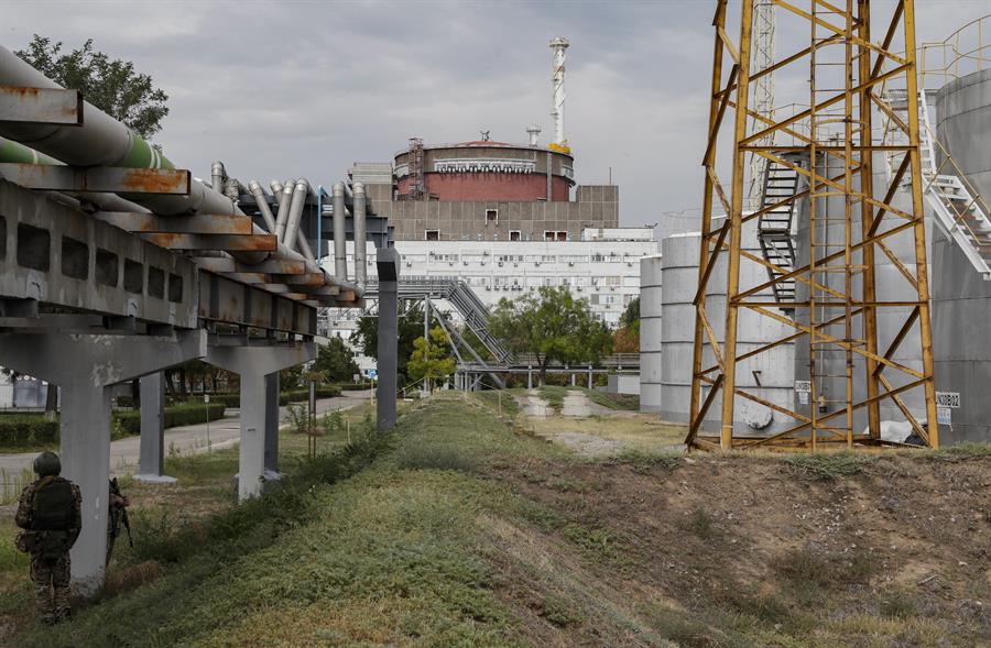 Oiea alerta sobre riesgo en planta nuclear en Ucrania en medio de evacuación de civiles