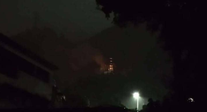 Subestación eléctrica explotó en El Ávila y la lluvia sofocó el fuego (Video)
