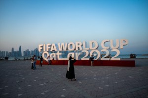 Camellos y camisetas: Qatar espera los beneficios turísticos del Mundial 2022