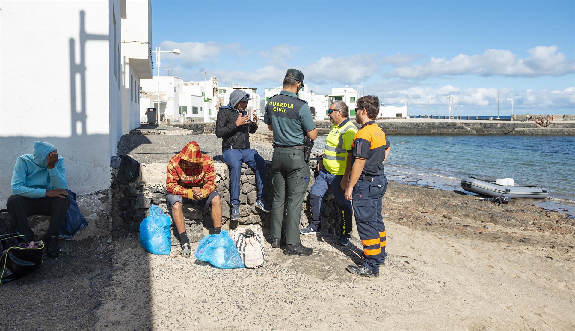 Rescataron a más de 200 migrantes que intentaban llegar por mar a España