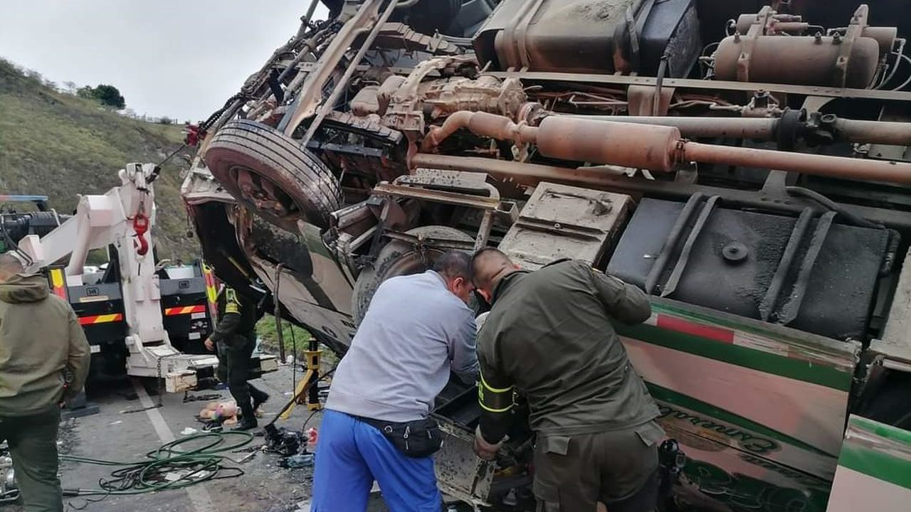 Al menos 20 personas murieron en accidente de autobús en suroeste de Colombia