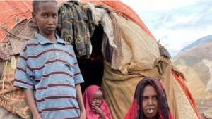 “No tenía fuerzas para enterrar a mi hija”: el crudo testimonio de una familia somalí en medio de la peor sequía de su historia