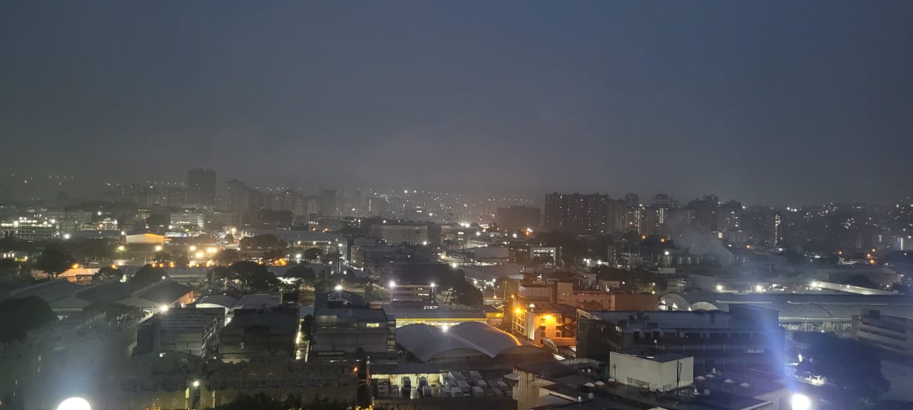 Se registran lluvias y descargas eléctricas en Caracas este #6Oct