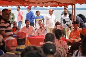 “Estamos convocando a los venezolanos a unificarnos”: Guaidó junto a pescadores desde Cumaná (Fotos y Video)