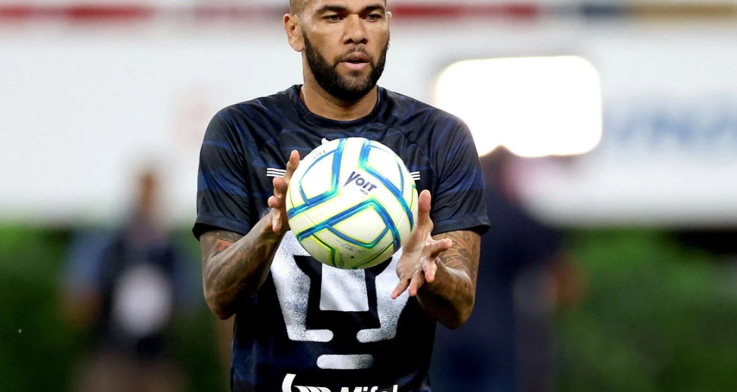 La millonaria cifra que recibe al año el brasileño Dani Alves