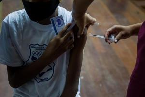 Chavismo informó que reforzará el esquema de vacunación antiCovid en estudiantes y docentes