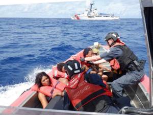 La Guardia Costera de EEUU entrega 96 haitianos a autoridades de Bahamas
