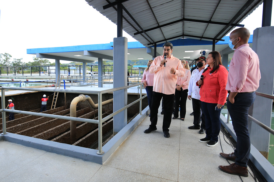 Maduro visitó planta potabilizadora La Guairita, mientras Caracas recibe agua marrón