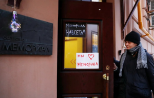 Tribunal ruso ordenó incautar oficinas de una ONG que ganó el premio Nobel de la Paz