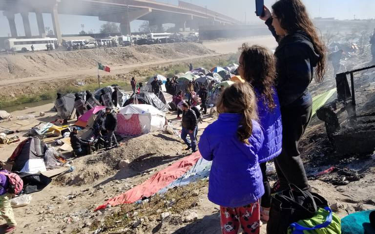 Venezolanos desalojados en río Bravo acceden a ser trasladados a los albergues