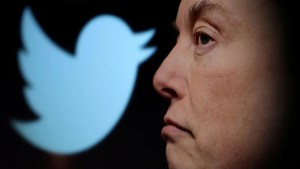 Elon Musk celebra un nuevo récord de Twitter mientras renuncian sus empleados