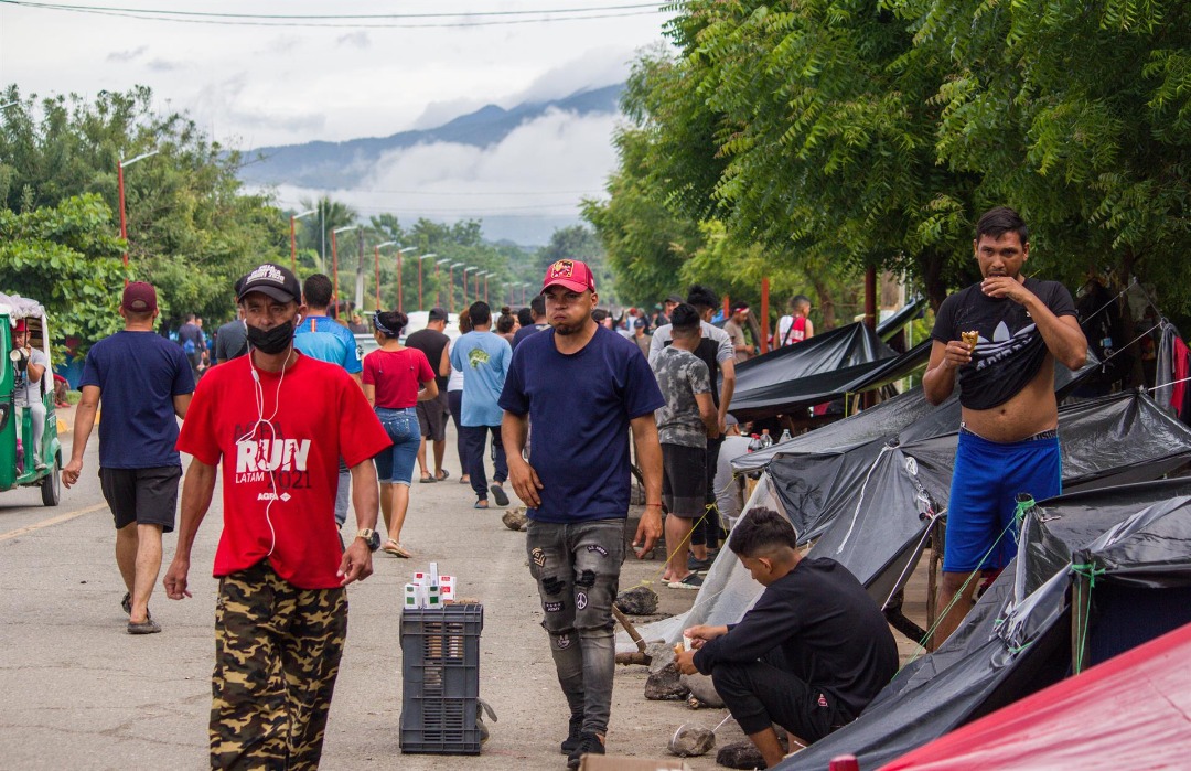 “Nos sacaron esposados”: La dura travesía de los venezolanos expulsados de EEUU