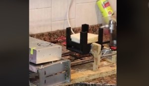 VIRAL: Estaba “aburrido” y fabricó una máquina automática para preparar un delicioso desayuno (VIDEO)