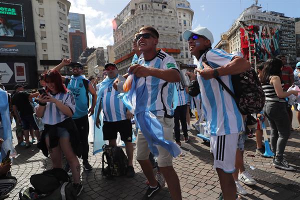 Buenos Aires y Rosario, una marea celeste y blanca aguardando por el título