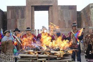 Bolivia celebra solsticio de verano y pide nueva relación con la Madre Tierra