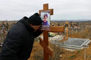 Violaciones, torturas, bombardeos a hospitales, secuestro de niños y el riesgo atómico: los crímenes de guerra de Rusia en Ucrania