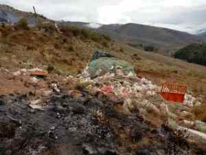 Gandola cargada de abono se volcó y quedó en cenizas en la carretera Trasandina de Mérida