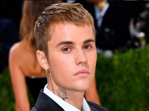 No le pidieron permiso: Justin Bieber arremetió en contra de una cadena por vender prendas con su imagen